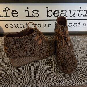 Toms Desert Ankle Booties Brown Suede Lace Up Cheetah
